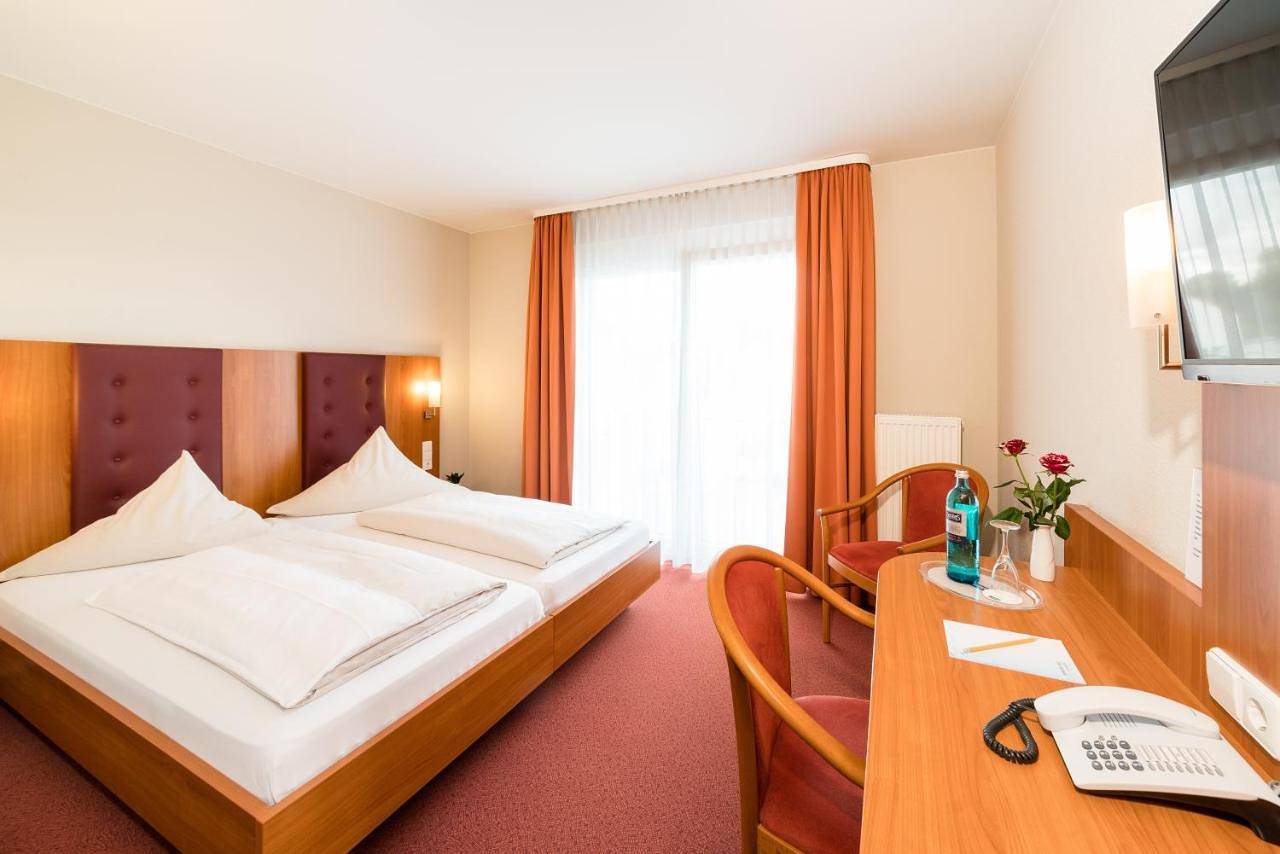 Hotel Restaurant Vater Rhein in Wörth am Rhein, Rheinebene