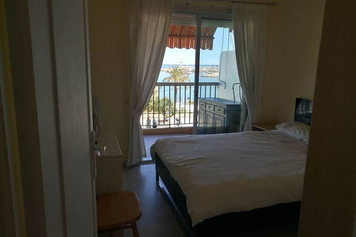 Apartamento entero, Amplio apartamento frente al mar con impresionantes vistas in Menton, Costa mediterránea (Francia)