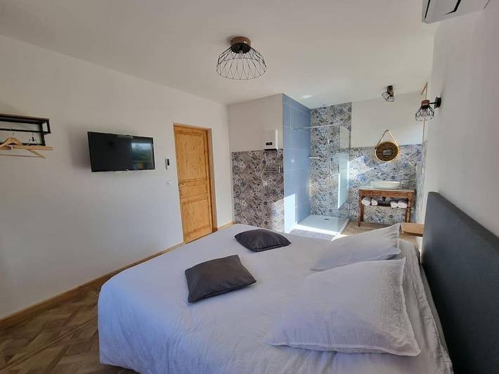 Location de vacances pour 6 personnes, avec piscine ainsi que jardin et vue à Le Châtenet-en-Dognon - 2