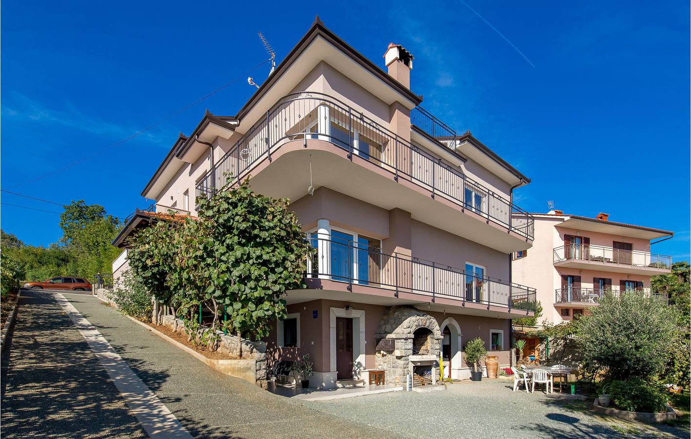 Apartamento vacacional entero, Acogedor apartamento de 140 m² con terraza y plaza de aparcamiento, a 2 km de la playa in Opatija Riviera