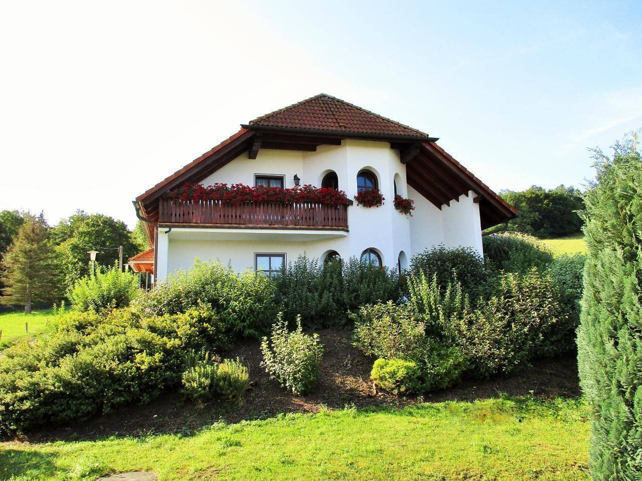Ganze Ferienwohnung, Fewo auf einer idyllischen Bergwiese mit Bergblick in Emsetal, Waltershausen