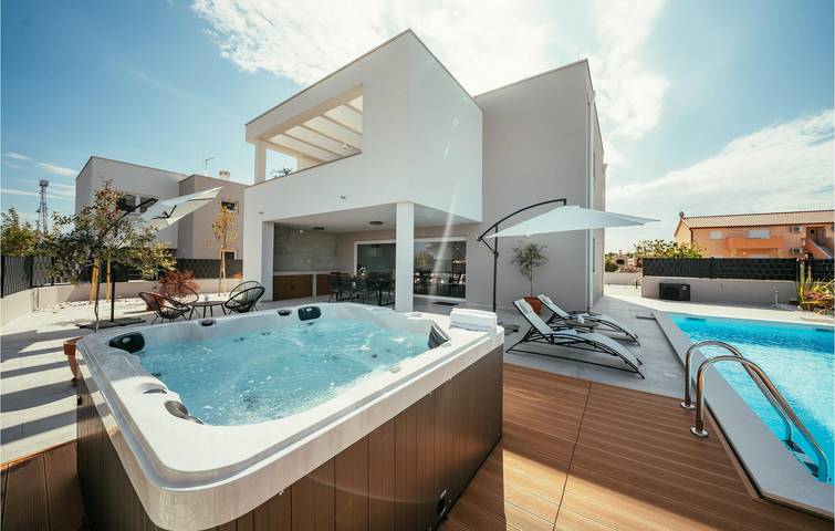 Casa de vacaciones para 8 personas, con terraza y jacuzzi - 1