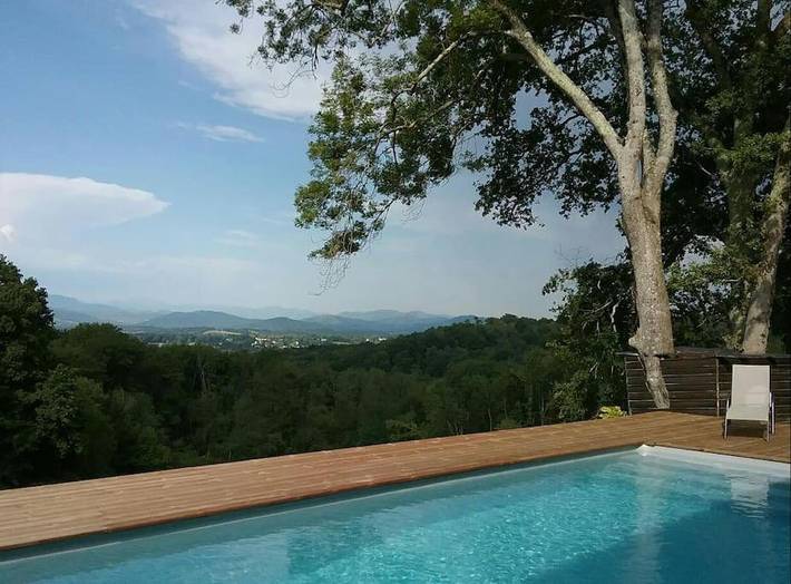 Location de vacances pour 7 personnes, avec Terrasse ainsi que Piscine et Vue à Escou