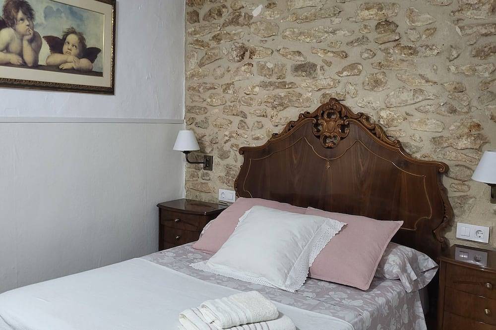 Ganze Wohnung, Rural tourist apartment with spa area. Main Square. Pb. Sant Jordi in Sant Jordi, Castellón Provinz