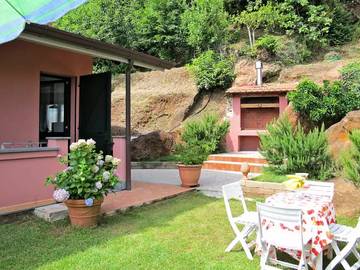 Villa für 4 Personen, mit Garten in Massa