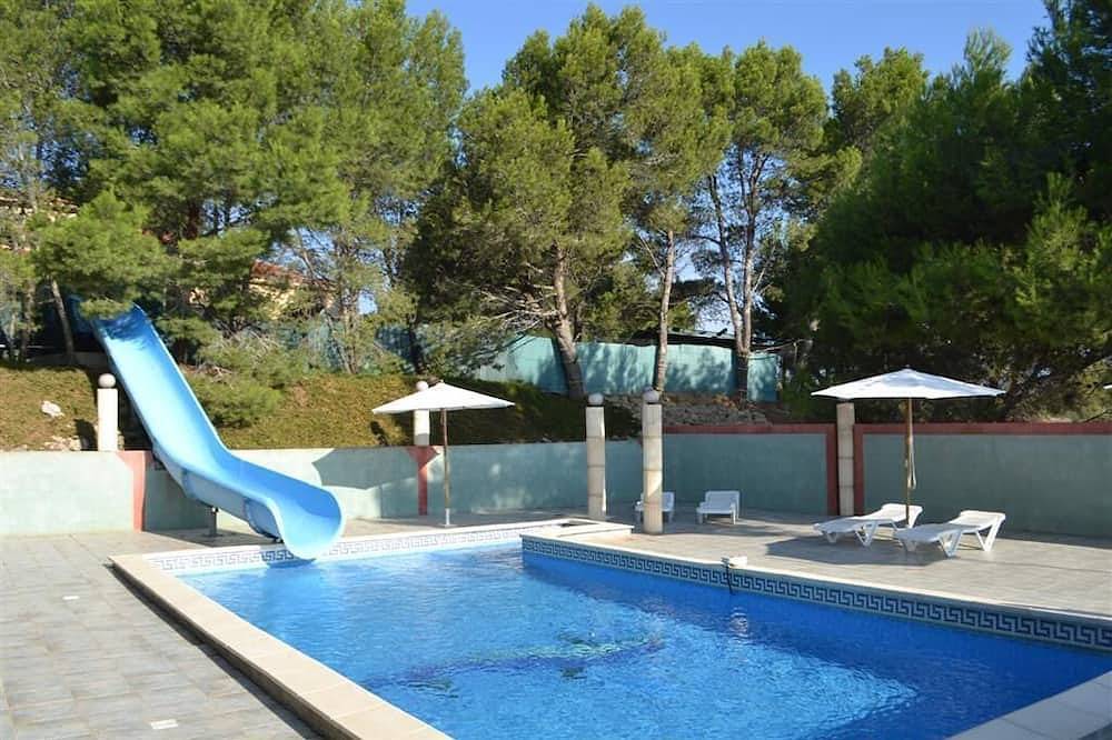 Villa ,toboggan , piscine ,cuisine d été, terrain de Tennis,basket, trempoling in Moussan, Côte d'Améthyste