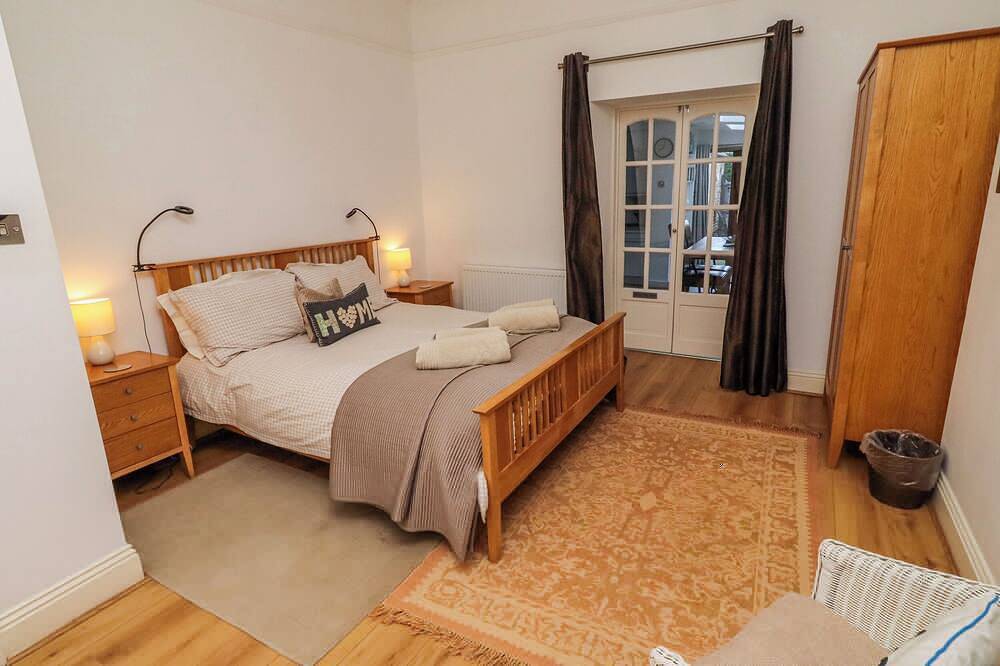 Alnbank, pet friendly, country holiday cottage in Alnmouth in Alnmouth, Northumberland
