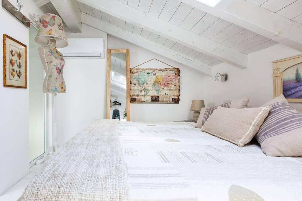 Ganze Wohnung, Elegant Triplex Townhouse with Luxe Terrace in Mailand, Mailand Provinz