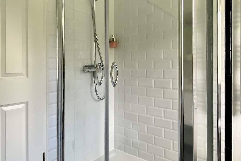 Ganze Wohnung, Eine freundl./modern Fewo in zentraler, aber sehr ruhiger Lage mit Pool! in Starnberg, Starnberger See