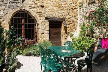 Gîte pour 3 personnes, avec jardin ainsi que terrasse et jacuzzi à Beynac-et-Cazenac