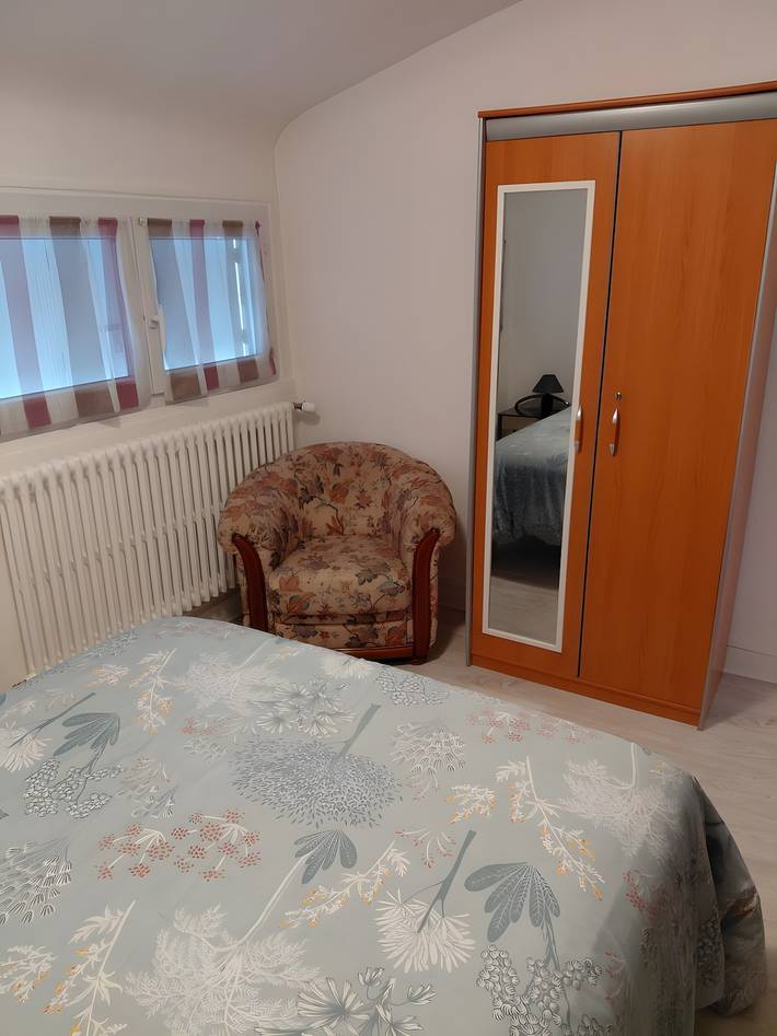Bed and Breakfast 'Chez Serge' with Wi-Fi, Air Conditioning and Parking, Steps from Le Mans in Arnage, Sarthe