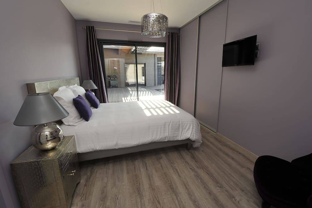 Sarlat a 900m del centro medieval, piscina, jacuzzi. Nueva casa en planta baja in Sarlat-la-Canéda, Périgord Noir