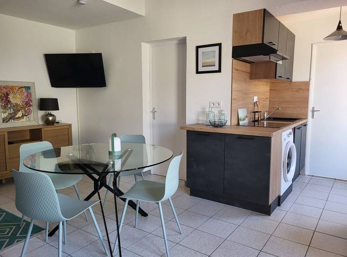 Gîte pour 6 personnes, avec terrasse et piscine