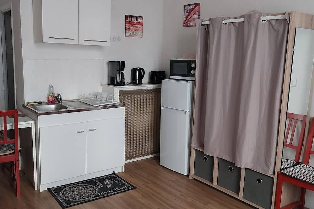 Entire apartment, 20.50M2 Studio on the ground floor For 1 Or 2 People in Néris-les-Bains, Montluçon region
