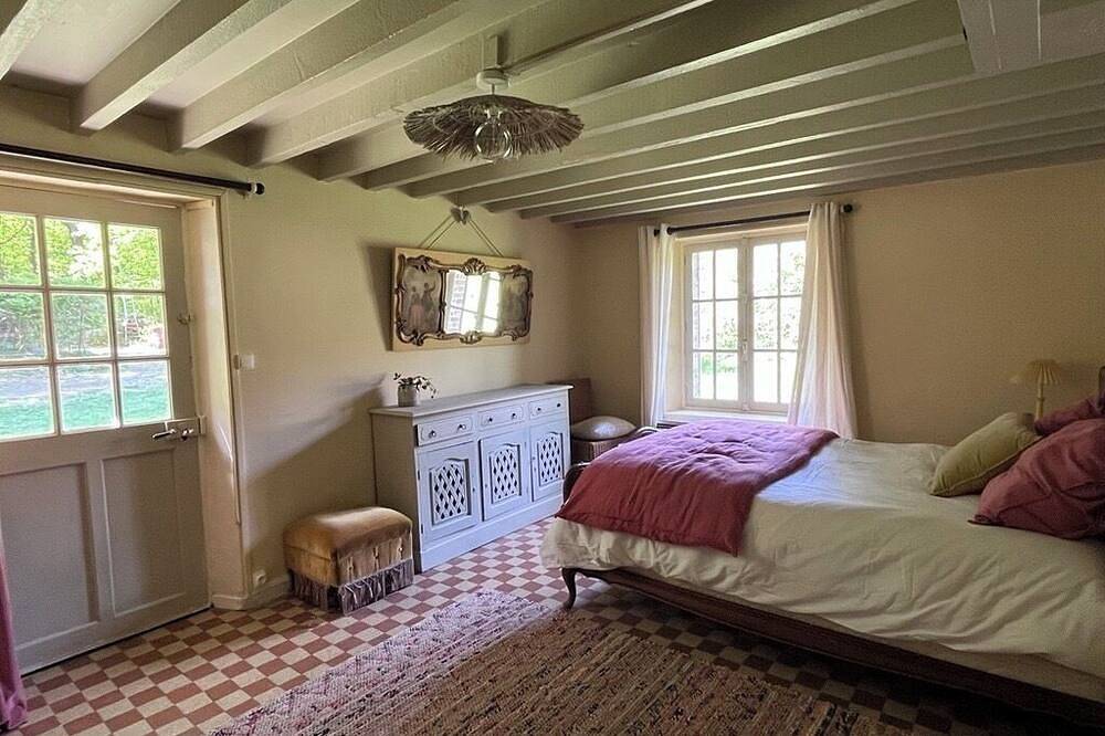 Country house in the heart of a forest offering peace and quiet, 50 minutes from Paris in Fains, Región de Évreux