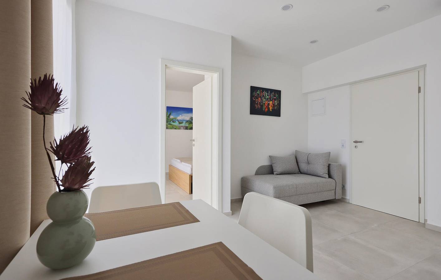 Geheel vakantieappartement, Gezellig Appartement met WiFi, AC, Parkeerplaats, Terras - 700m naar Strand in Vodice, Šibenik-Knin