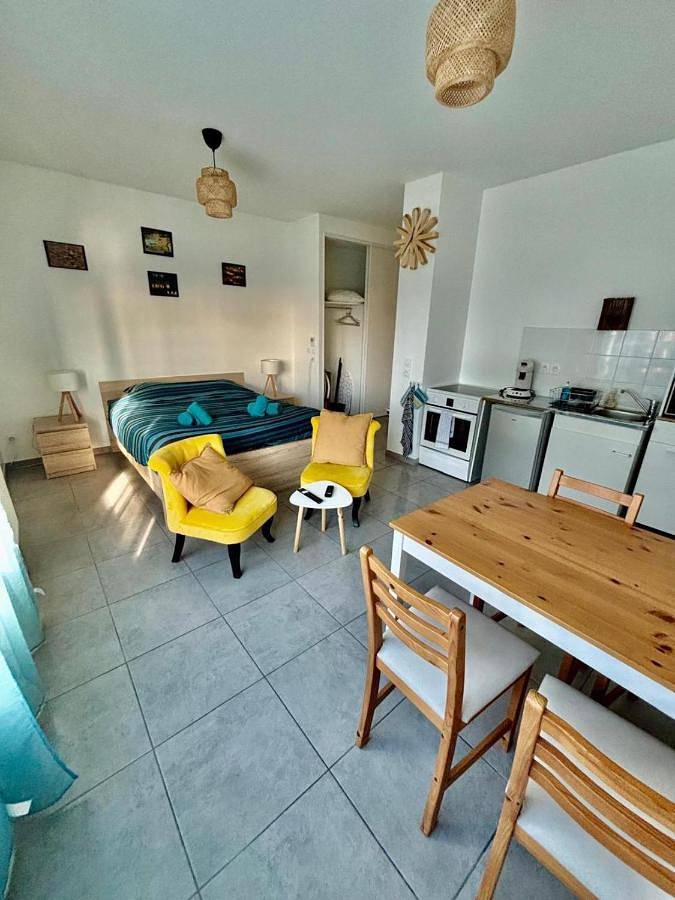 Appartement entier, Studio neuf, Métro, Résidence protégée in Vénissieux, Lyon et ses environs
