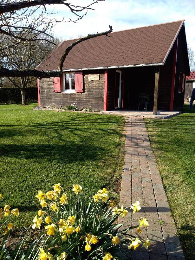 Location de vacances pour 5 personnes, avec jardin ainsi que vue et terrasse, animaux acceptés à La Chapelle-Bayvel - 2