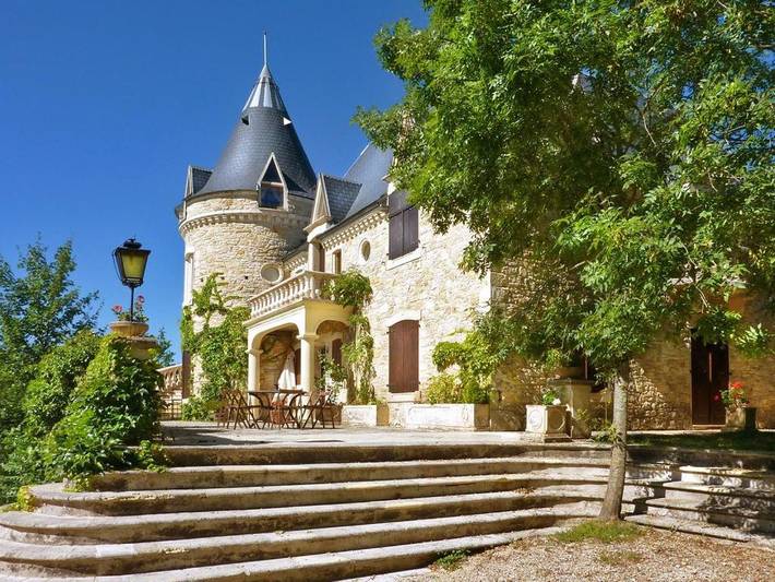 Location de vacances pour 20 personnes, avec piscine ainsi que jacuzzi et jardin à Cambayrac