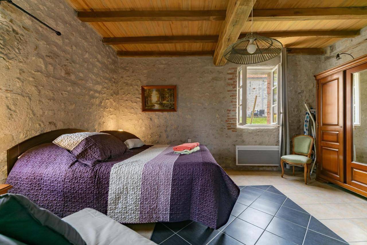 Hameau Grande Varenne - Gites de charme avec piscine in Charroux (Auvergne), Allier