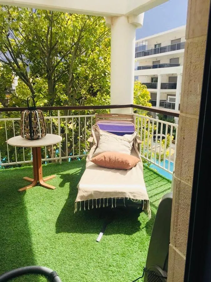 Apartamento de vacaciones para 6 personas, con piscina además de terraza y jardín - 1