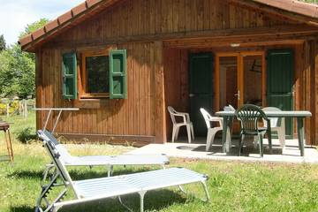 Maison de campagne pour 4 personnes, avec jardin ainsi que terrasse et jacuzzi, animaux acceptés à Roumégoux