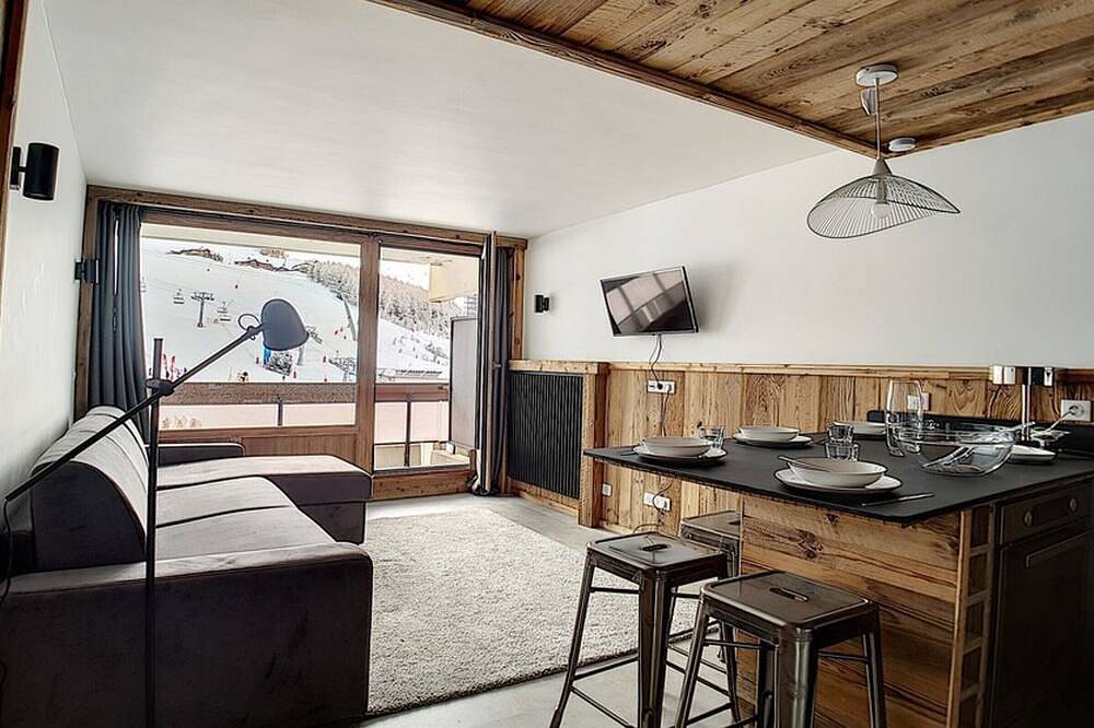 Ganze Wohnung, Renovierte 36m² Wohnung, Ski-in/Ski-out, Südbalkon in Les Menuires, Saint-Martin-de-Belleville