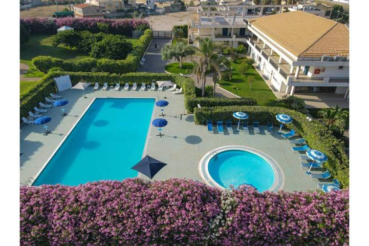 Gîte pour 3 personnes, avec bassin pour enfant ainsi que piscine et jardin, animaux acceptés à Scoglitti - 2