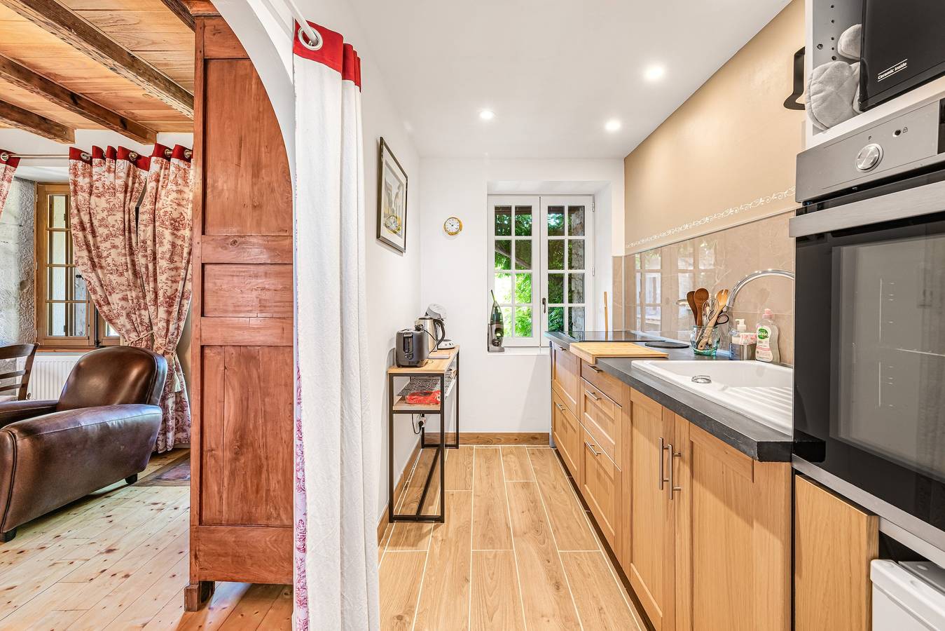 Ferienhaus 'Les Hortensias' mit privater Terrasse, Balkon und Wlan in Saint-Point, Mâcon und Umgebung