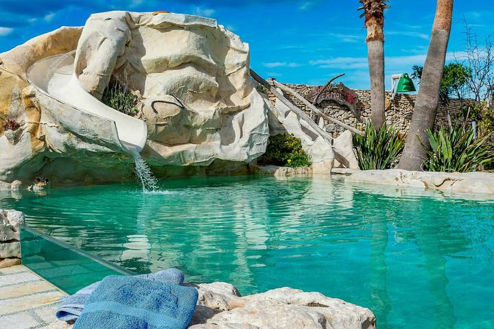 Trullo con vista mare con piscina naturale in Molfetta, Provincia di Bari