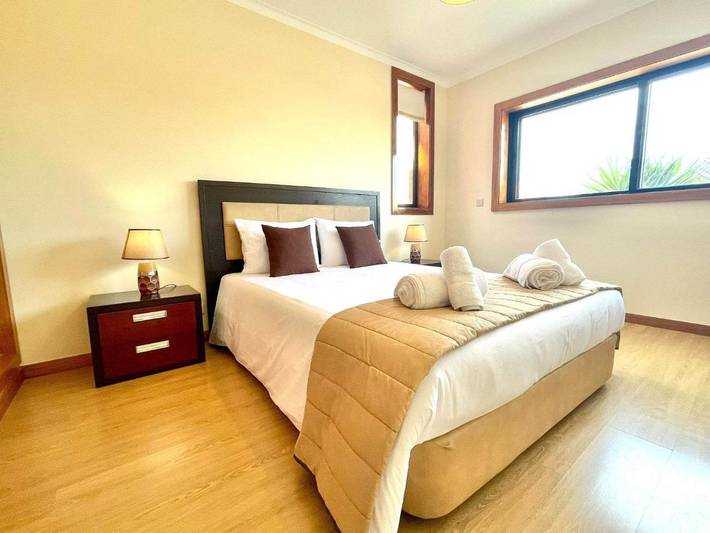 Location de vacances pour 8 personnes, avec vue ainsi que piscine et jardin, animaux acceptés à Torreira - 3