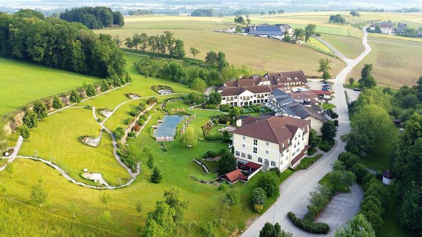 Hotel für 4 Personen, mit Terrasse und Pool sowie Sauna und Garten