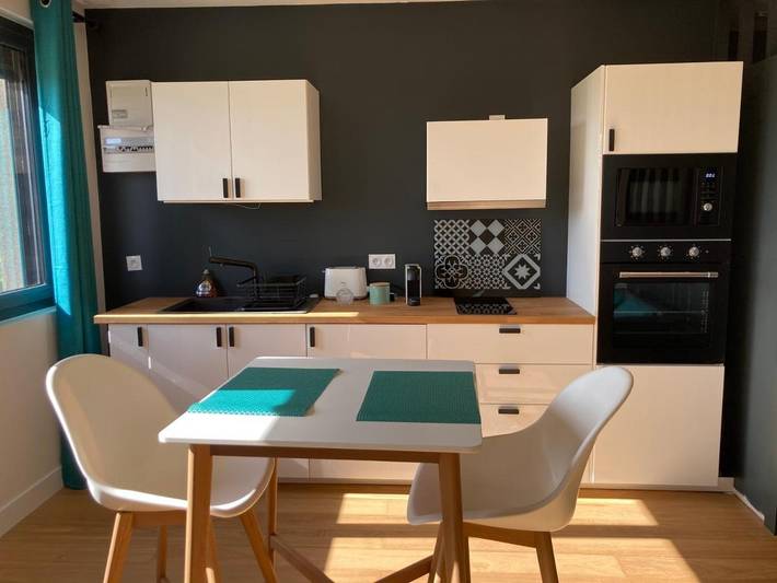 Gîte pour 2 personnes, avec Terrasse ainsi que Jardin et Vue à Puisseguin