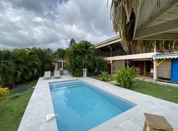 Gîte pour 2 personnes, avec terrasse ainsi que jardin et piscine à Sainte-Luce