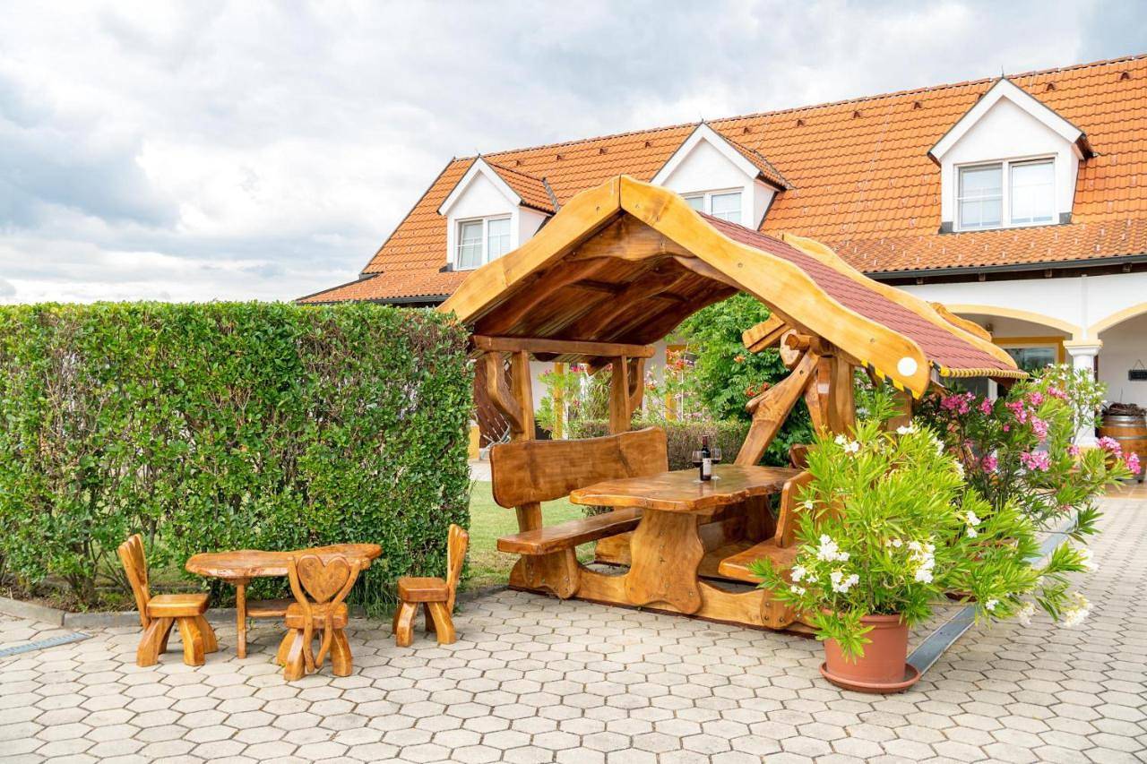 Appartementhaus Martina in Mörbisch am See, Leithaberg