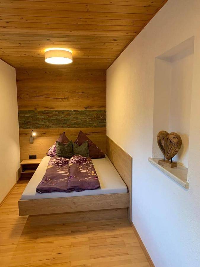 Ferienwohnung für 5 Personen, mit Terrasse und Garten sowie Ausblick in Landeck