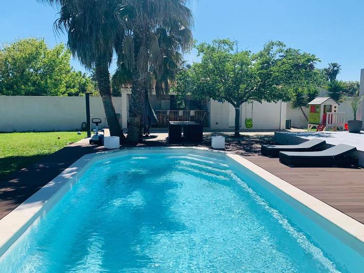 Location de vacances pour 12 personnes, avec jardin ainsi que piscine et vue, animaux acceptés à Mireval - 2