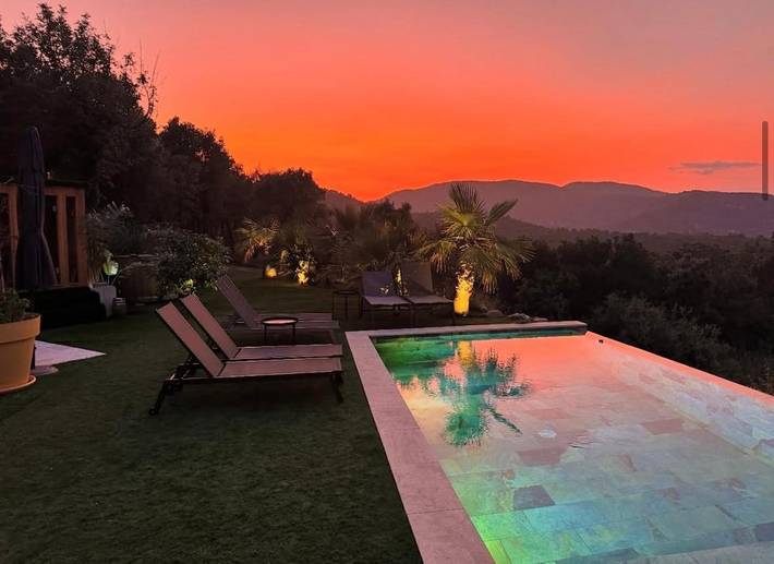 Appartement de vacances pour 2 personnes, avec Terrasse et Jardin ainsi que Piscine et Vue