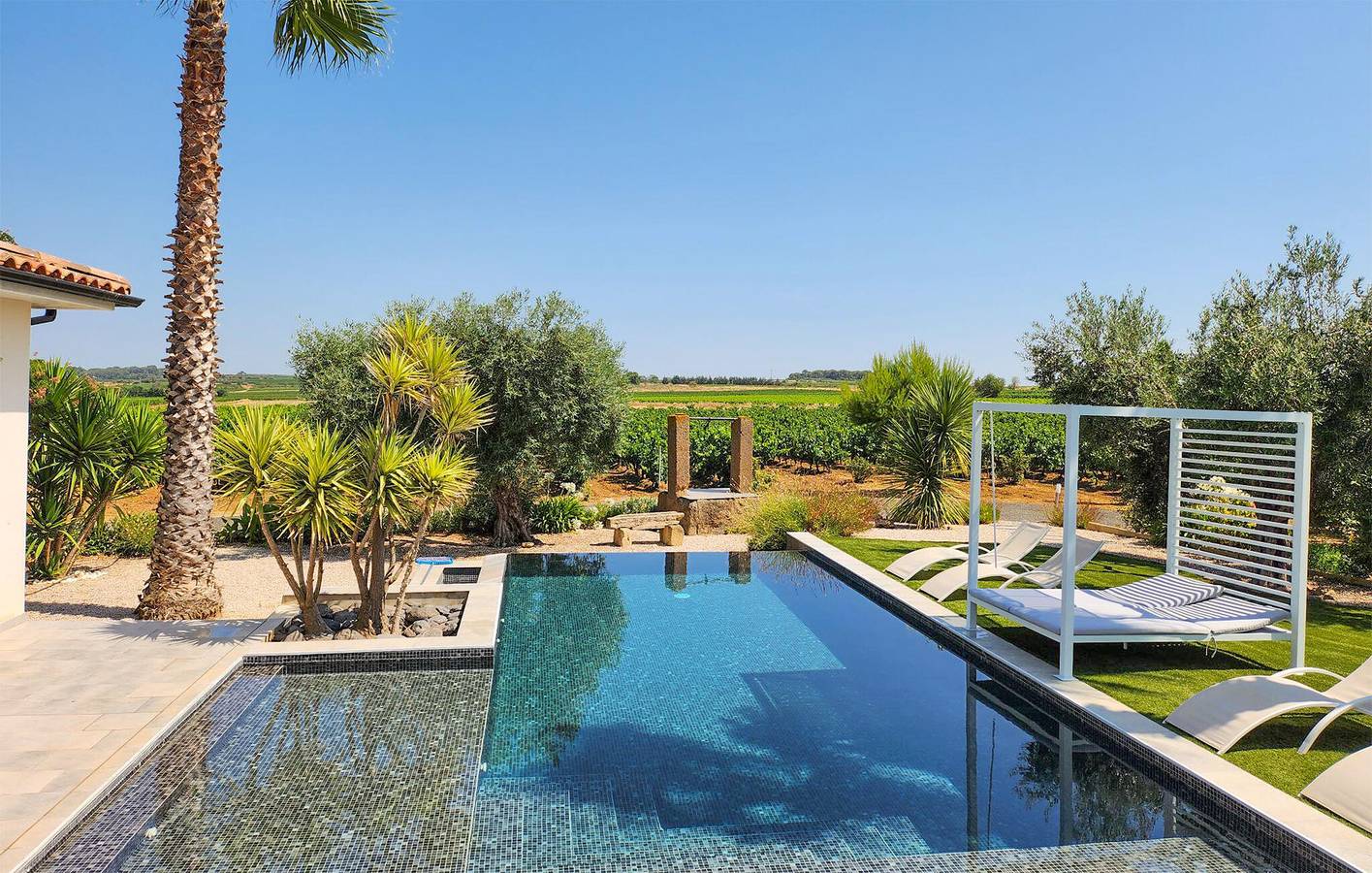 Location de vacances spacieuse et équipée, à 1,5 km de Servian in Servian, Côte méditerranéenne (France)