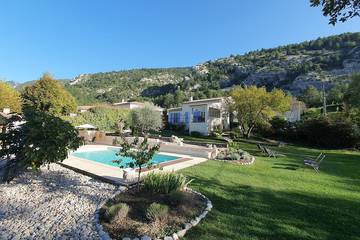 Location de vacances pour 6 personnes, avec jardin à Beaumont-du-Ventoux