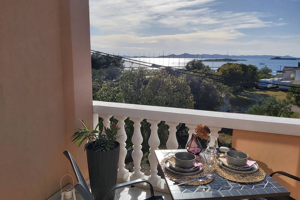 Ganze Wohnung, Urlaub direkt am Meer im ruhigen Ort Drage in Drage (Pakoštane), Zadar