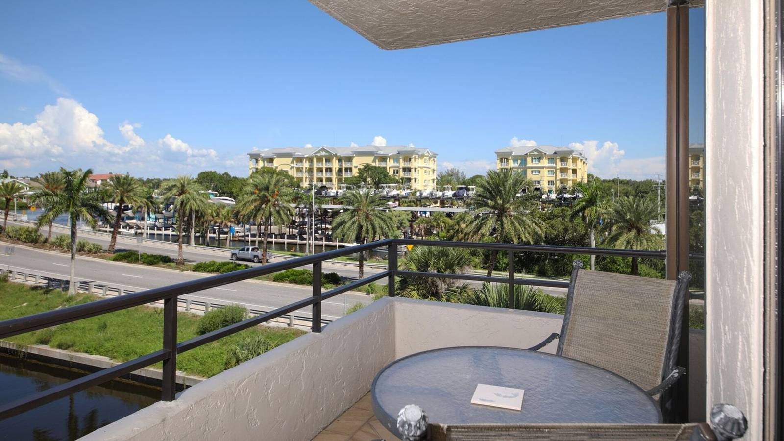 Entire apartment, Perfect 2 Bedroom Apartment on The Anchorage, Siesta Key Apartment 1014 in Siesta Key, Sarasota County