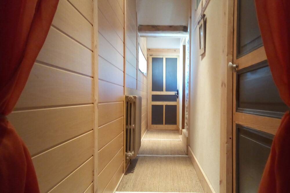 Chambre tout confort dans maison de village in Hauteville-Lompnes, Belley