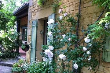 Location de vacances pour 6 personnes, avec terrasse et jardin à Monsac