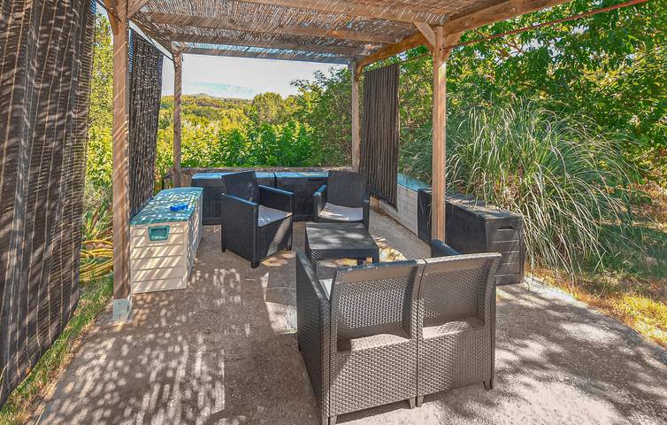 Location de vacances pour 2 personnes, avec jardin ainsi que terrasse et piscine, animaux acceptés à La Tour-d'Aigues - 3