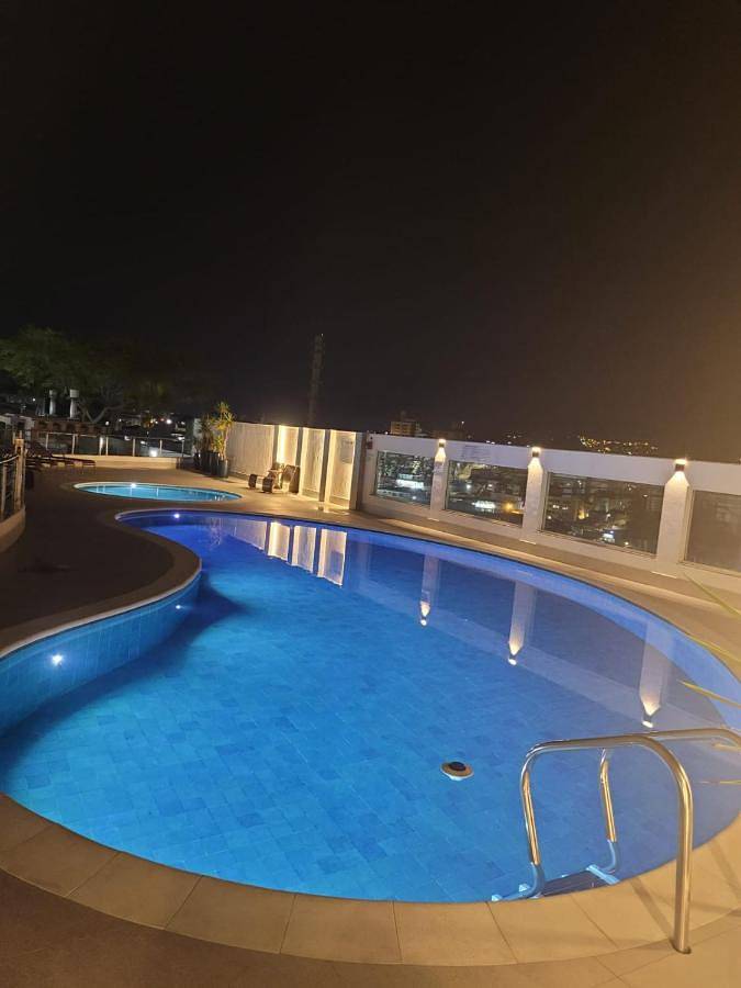 Casas e apartamentos de temporada para 4 pessoas, com piscina infantil e vista e ainda piscina and jardim, com animais de estimação em Capoeiras