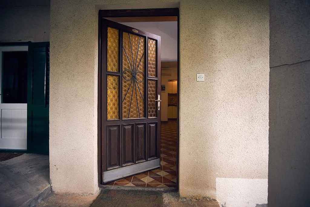 Cały apartament wypoczynkowy, Mieszkanie wakacyjne 30 m od Adriatyku, z dużym balkonem  in Vinisce, Żupania splicko-dalmatyńska