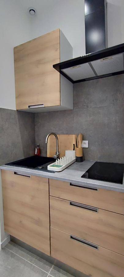 Gîte pour 2 personnes, avec jardin ainsi que piscine et terrasse à Clermont-l'Hérault - 4