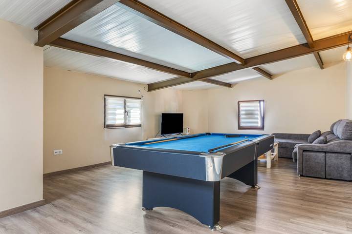Casa vacacional 'Beiramar' con terraza privada y Wi-Fi in Praia da Ribeira Grande (Boiro), Boiro