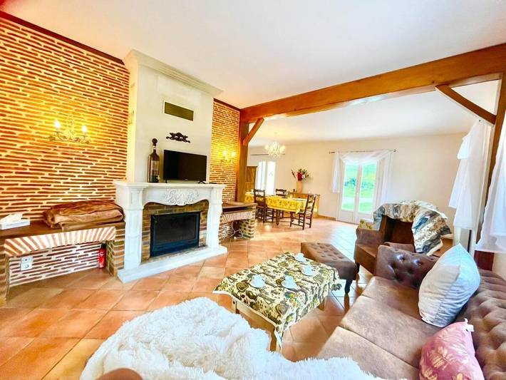 Location de vacances pour 7 personnes, avec terrasse et vue à Gensac